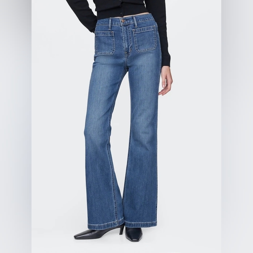GAP 'High-Rise 70s Flare' Medium Wash Jeans with Front Pockets - Size 29